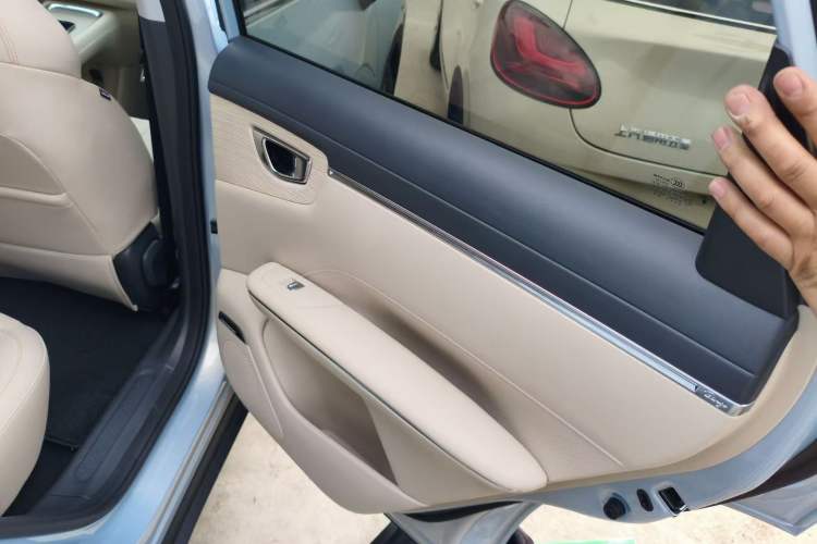 Used Wuling Bingo S 2025 Model 325km Flagship Edition Interior 6