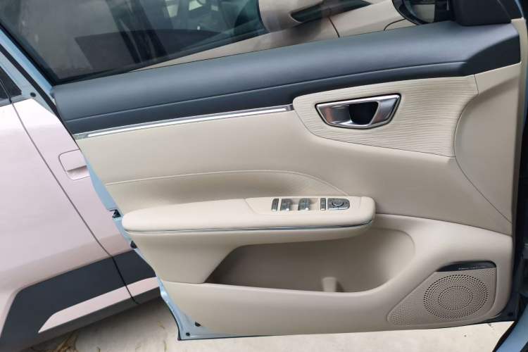 Used Wuling Bingo S 2025 Model 325km Flagship Edition Interior 7