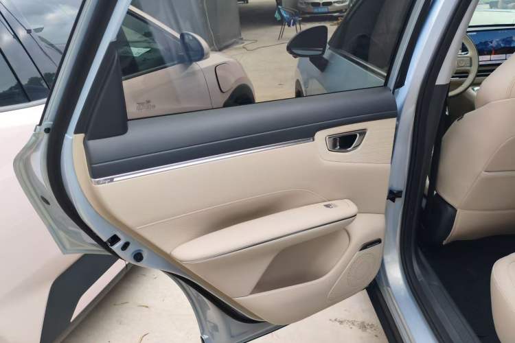 Used Wuling Bingo S 2025 Model 325km Flagship Edition Interior 8