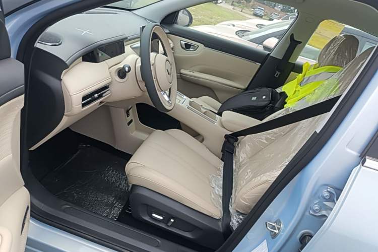 Used Wuling Bingo S 2025 Model 325km Flagship Edition Left Front Seat