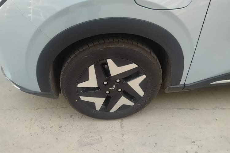 Used Wuling Bingo S 2025 Model 430km Flagship Edition Left Front Wheel Hub