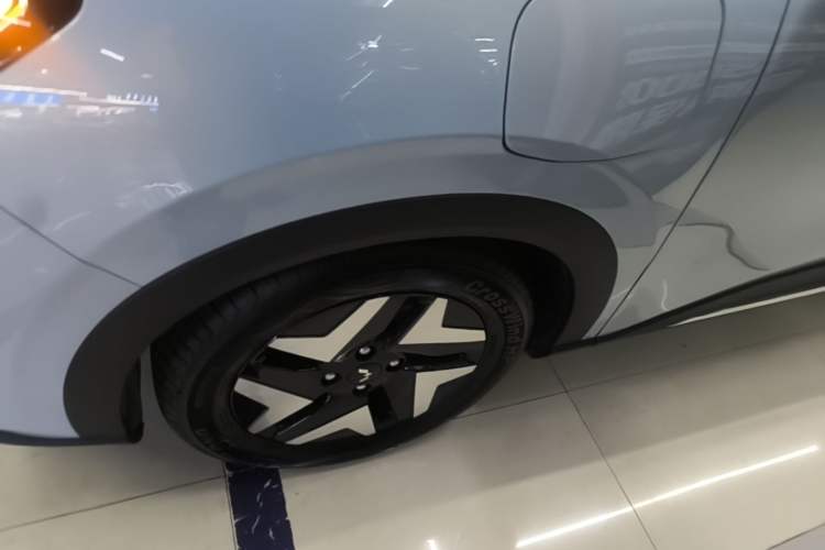 Used Wuling Bingo S 2025 Model 430km Flagship Edition Left Front Wheel Hub