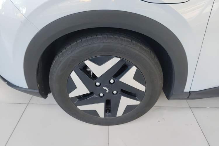 Used Wuling Bingo S 2025 Model 430km Flagship Edition Left Front Wheel Hub
