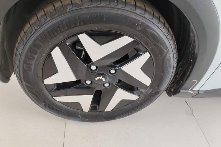 Used Wuling Bingo S 2025 Model 430km Flagship Edition Left Front Wheel Hub