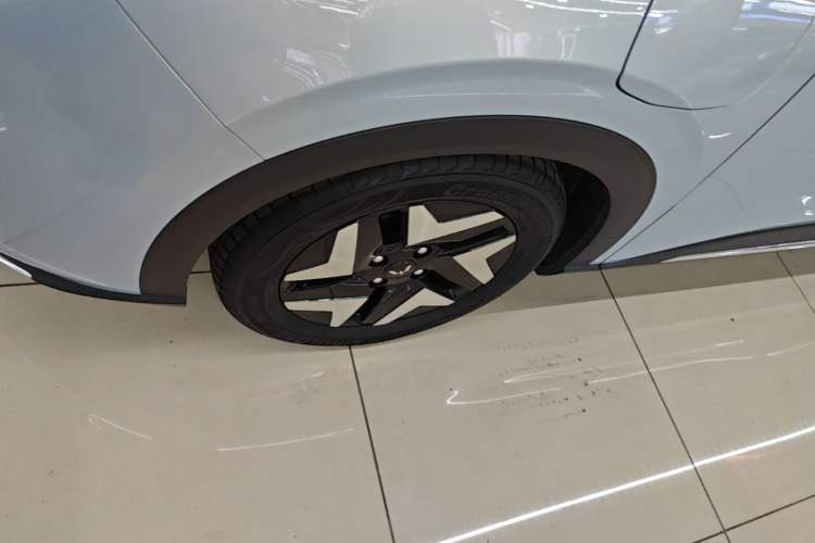 Used Wuling Bingo S 2025 Model 430km Flagship Edition Left Front Wheel Hub