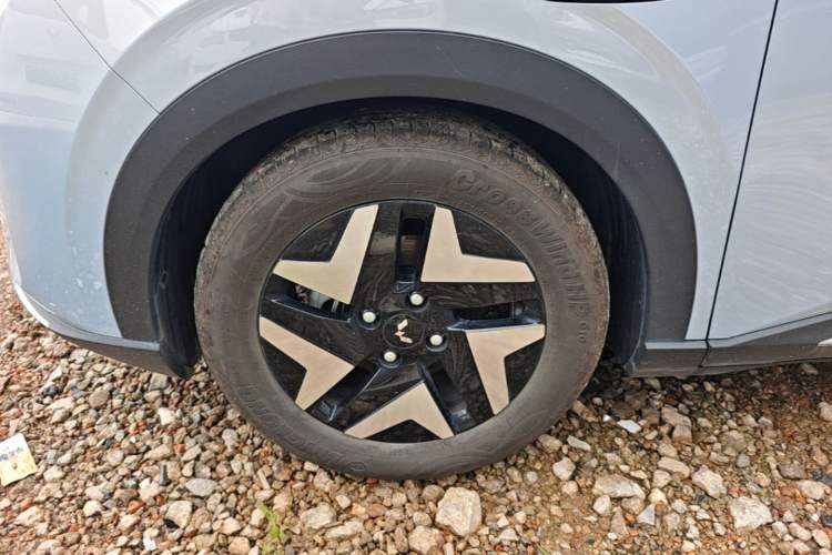 Used Wuling Bingo S 2025 Model 430km Flagship Edition Left Front Wheel Hub
