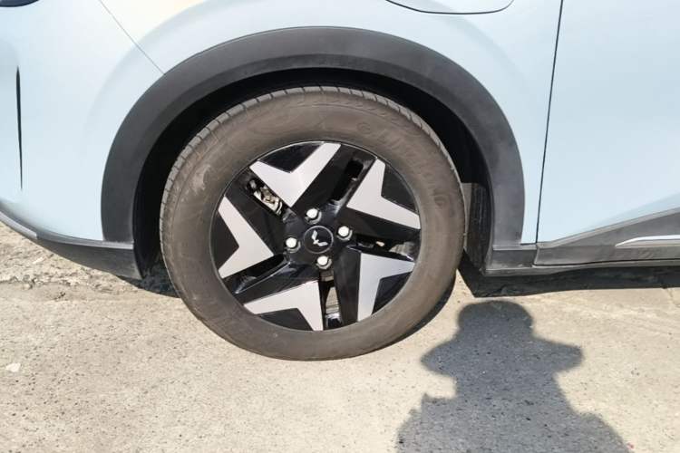 Used Wuling Bingo S 2025 Model 430km Flagship Edition Left Front Wheel Hub