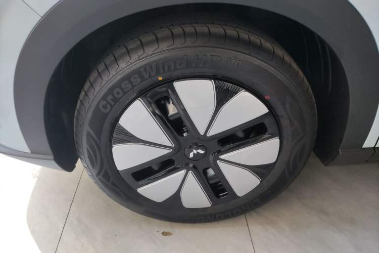 Used Wuling Bingo S 2025 Model 325km Deluxe Edition Left Front Wheel Hub