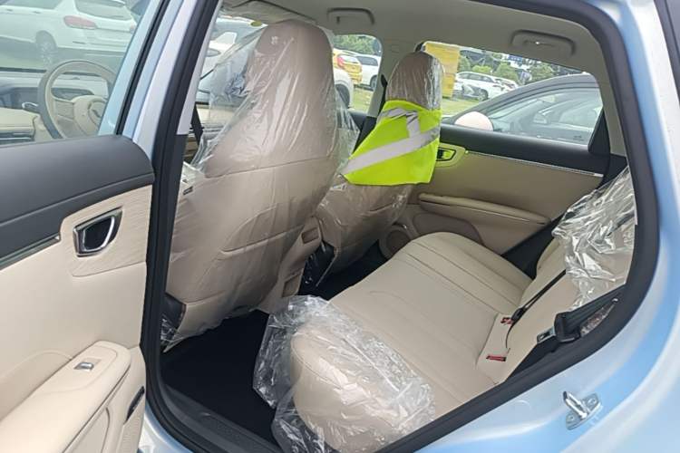 Used Wuling Bingo S 2025 Model 325km Flagship Edition Left Rear Seat