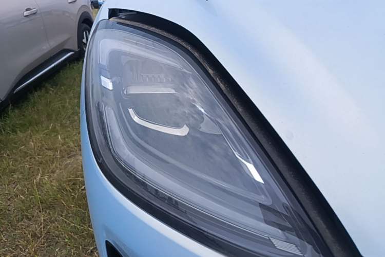 Used Wuling Bingo S 2025 Model 325km Flagship Edition Right Front Headlight