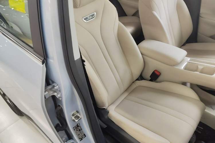 Used Wuling Bingo S 2025 Model 430km Flagship Edition Right Front Seat