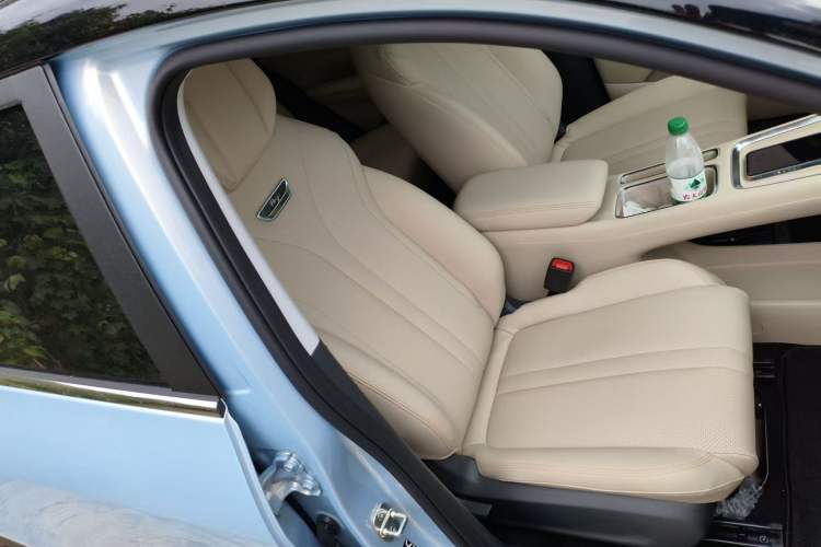 Used Wuling Bingo S 2025 Model 325km Flagship Edition Right Front Seat