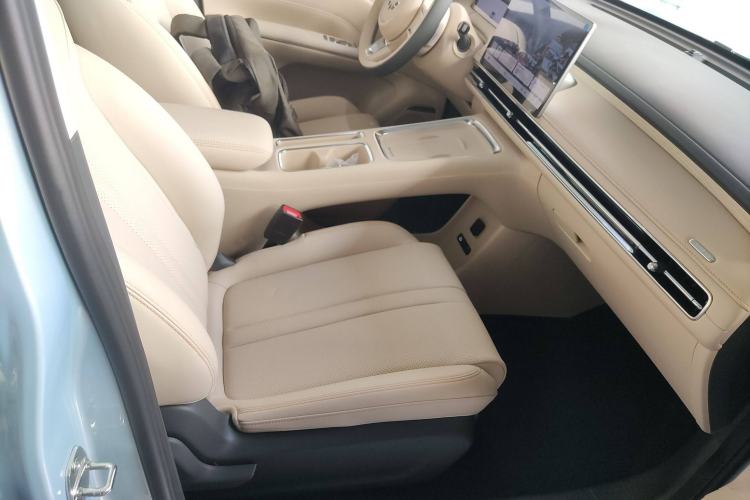 Used Wuling Bingo S 2025 Model 325km Deluxe Edition Right Front Seat
