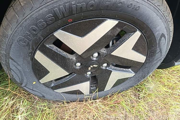 Used Wuling Bingo S 2025 Model 325km Flagship Edition Right Front Wheel Hub