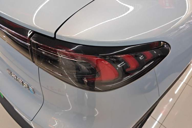 Used Wuling Bingo S 2025 Model 430km Flagship Edition Right Rear Taillight