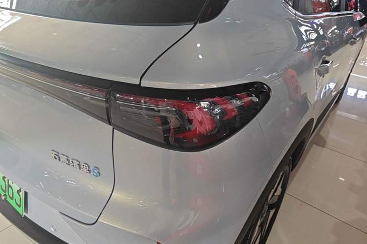 Used Wuling Bingo S 2025 Model 430km Flagship Edition Right Rear Taillight