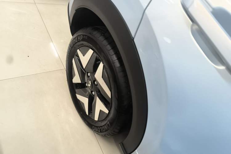 Used Wuling Bingo S 2025 Model 430km Flagship Edition Right Rear Wheel Hub