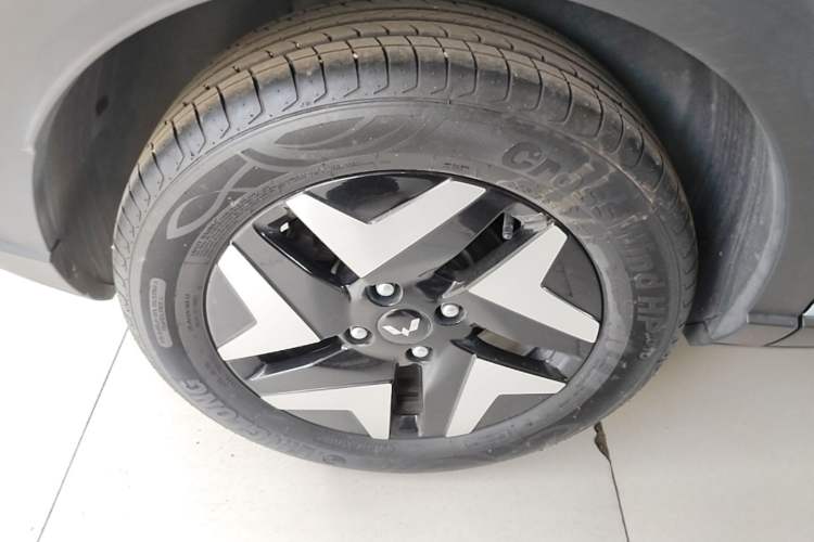 Used Wuling Bingo S 2025 Model 430km Flagship Edition Right Rear Wheel Hub