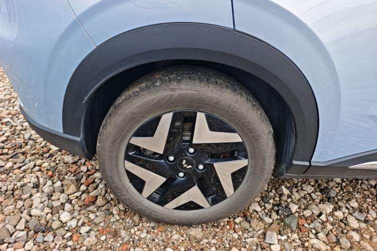 Used Wuling Bingo S 2025 Model 430km Flagship Edition Right Rear Wheel Hub