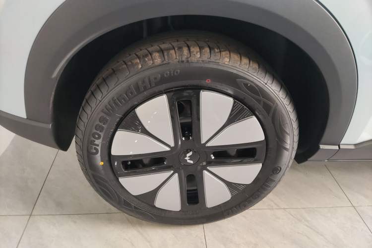 Used Wuling Bingo S 2025 Model 325km Deluxe Edition Right Rear Wheel Hub