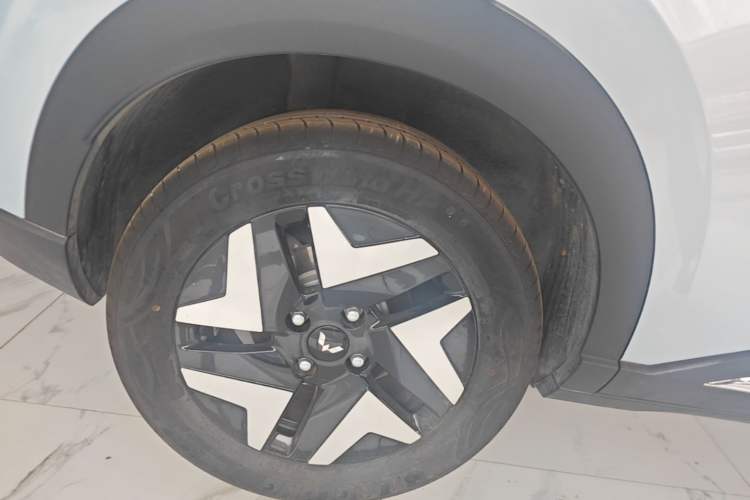Used Wuling Bingo S 2025 Model 430km Flagship Edition Right Rear Wheel Hub