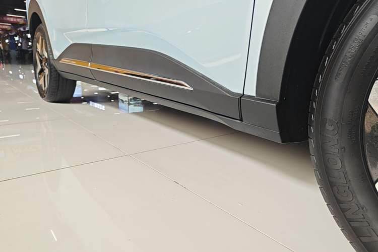 Used Wuling Bingo S 2025 Model 430km Flagship Edition Right Side Sill