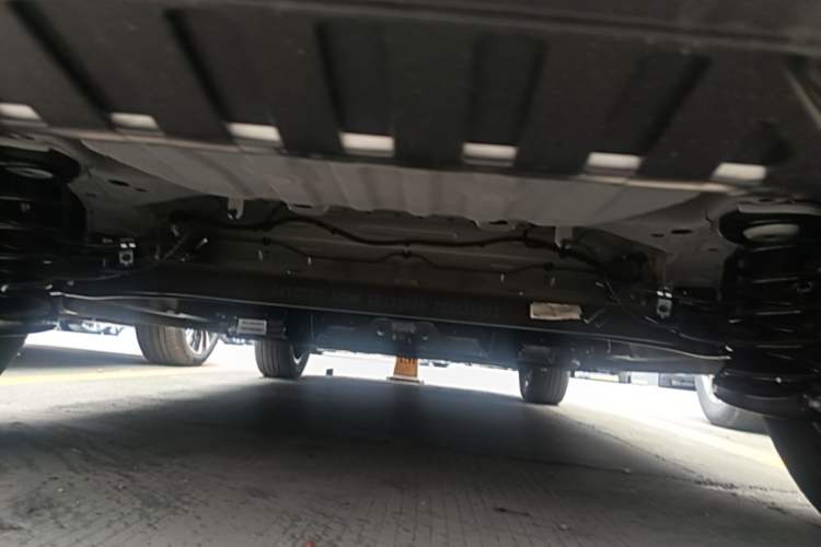 Used Wuling Bingo S 2025 Model 325km Flagship Edition Chassis Rear