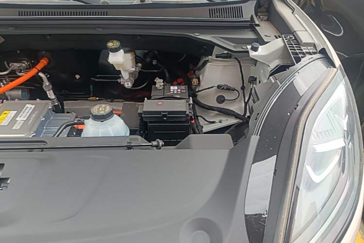 Used Wuling Bingo S 2025 Model 325km Flagship Edition Engine Bay Left