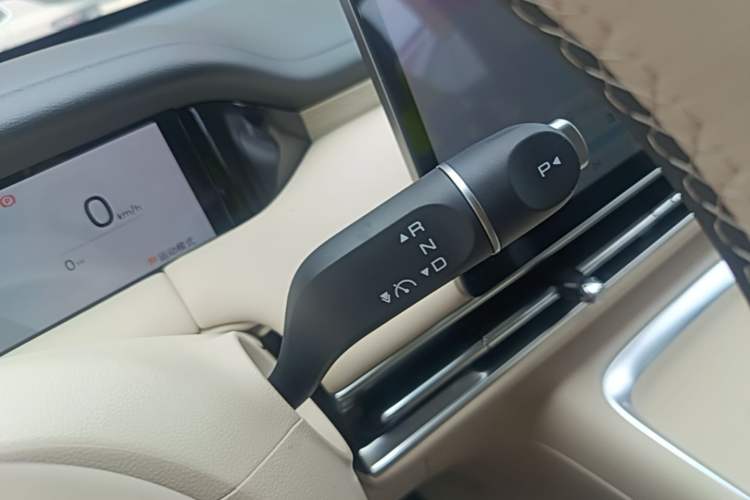 Used Wuling Bingo S 2025 Model 325km Flagship Edition Gear Lever