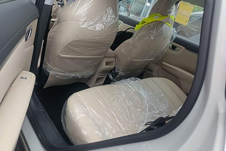 Used Wuling Bingo S 2025 Model 325km Flagship Edition Left Rear Seat
