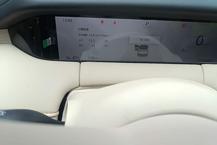 Used Wuling Bingo S 2025 Model 325km Flagship Edition Odometer Close Up