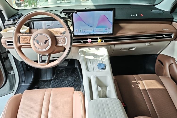 Used Wuling Bingo S 2025 Model 325km Deluxe Edition Center Console