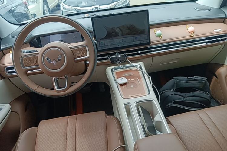 Used Wuling Bingo S 2025 Model 430km Deluxe Edition Center Console