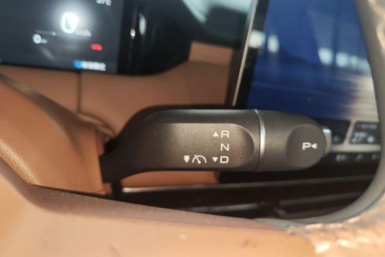 Used Wuling Bingo S 2025 Model 430km Deluxe Edition Gear Lever
