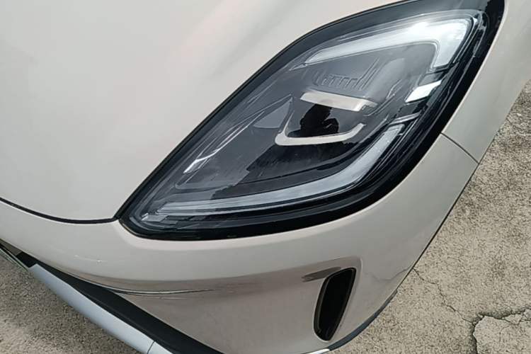Used Wuling Bingo S 2025 Model 430km Deluxe Edition Left Front Headlight