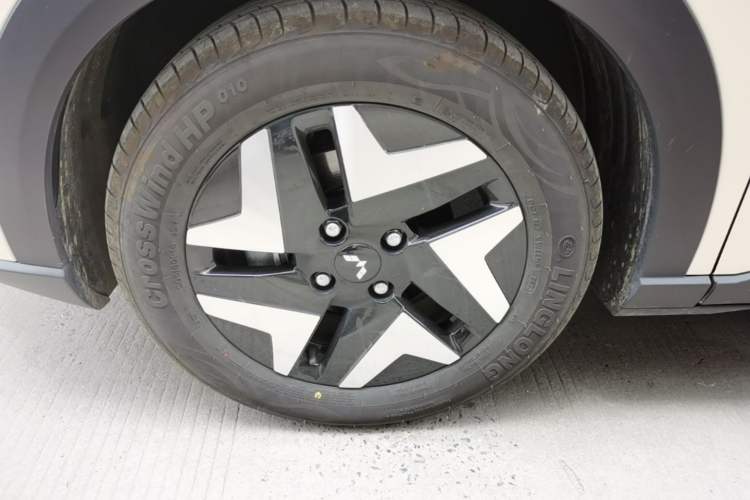 Used Wuling Bingo S 2025 Model 430km Flagship Edition Left Front Wheel Hub