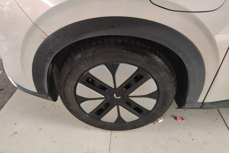 Used Wuling Bingo S 2025 Model 430km Deluxe Edition Left Front Wheel Hub