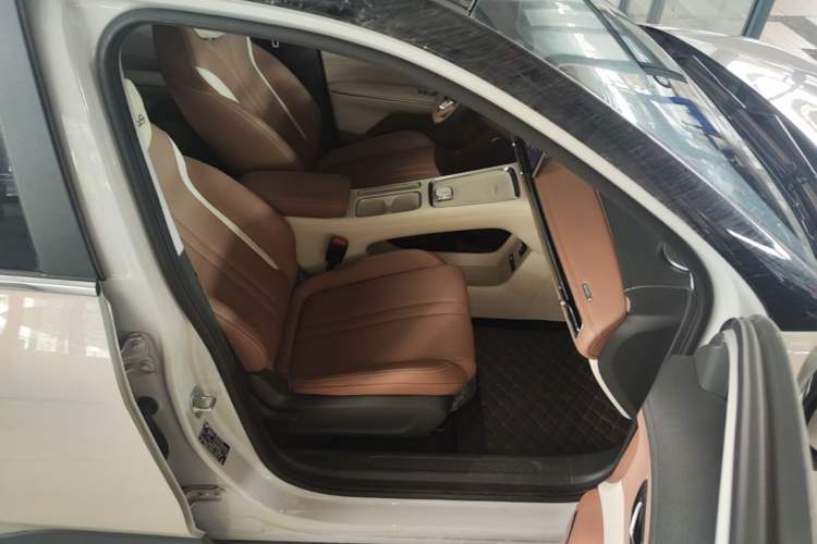 Used Wuling Bingo S 2025 Model 430km Deluxe Edition Right Front Seat