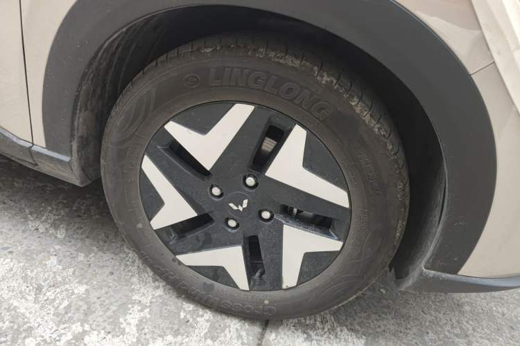 Used Wuling Bingo S 2025 Model 430km Flagship Edition Right Front Wheel Hub