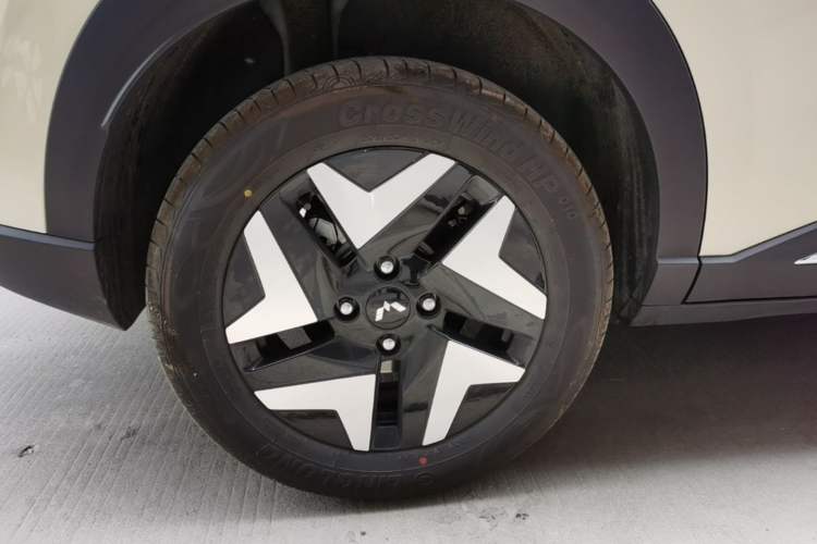 Used Wuling Bingo S 2025 Model 430km Flagship Edition Right Rear Wheel Hub