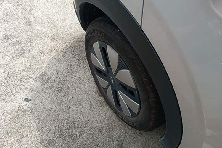 Used Wuling Bingo S 2025 Model 430km Deluxe Edition Right Rear Wheel Hub