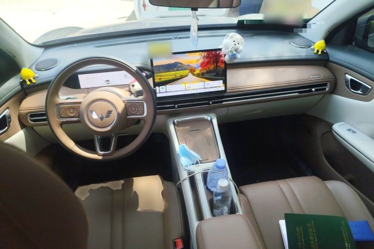 Used Wuling Bingo S 2025 Model 325km Deluxe Edition Center Console