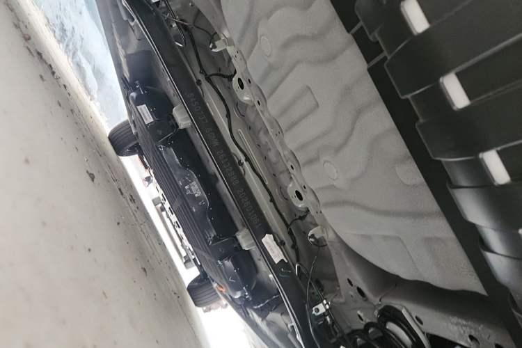 Used Wuling Bingo S 2025 Model 325km Deluxe Edition Chassis Rear