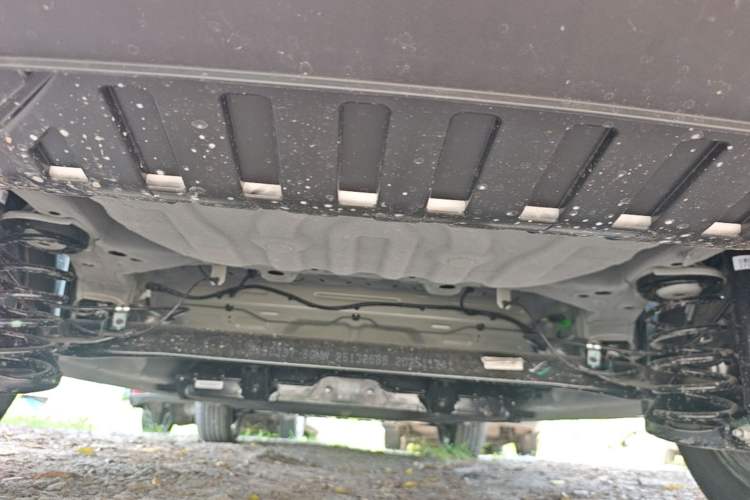 Used Wuling Bingo S 2025 Model 325km Flagship Edition Chassis Rear