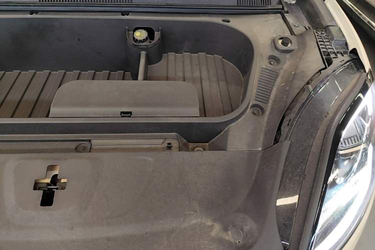 Used Wuling Bingo S 2025 Model 430km Flagship Edition Engine Bay Left