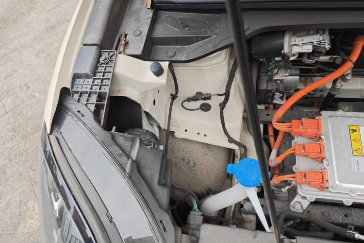 Used Wuling Bingo S 2025 Model 325km Deluxe Edition Engine Bay Right