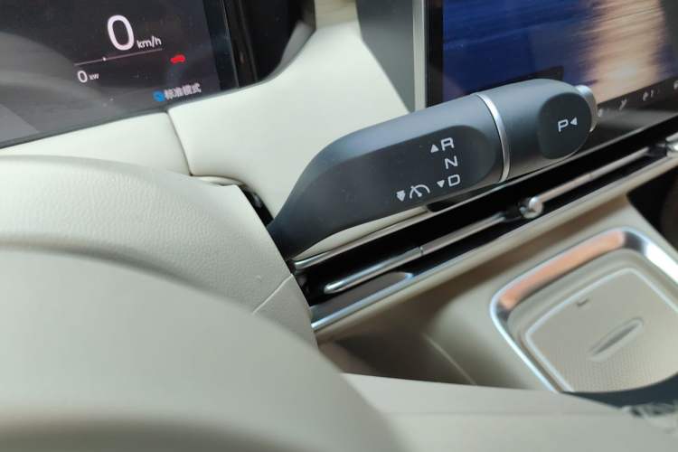 Used Wuling Bingo S 2025 Model 430km Flagship Edition Gear Lever
