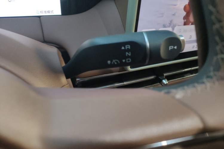 Used Wuling Bingo S 2025 Model 430km Flagship Edition Gear Lever