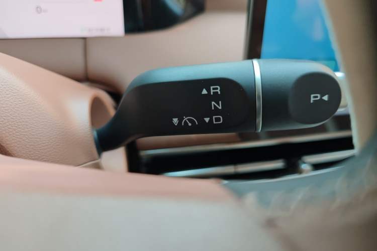 Used Wuling Bingo S 2025 Model 325km Deluxe Edition Gear Lever