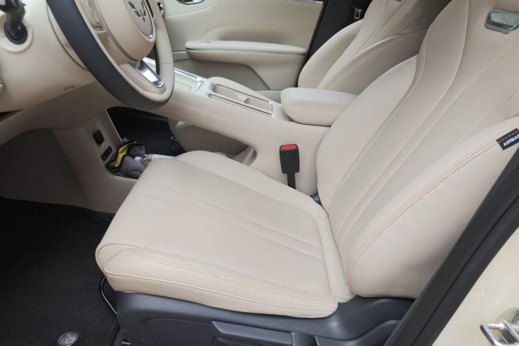 Used Wuling Bingo S 2025 Model 325km Deluxe Edition Left Front Seat